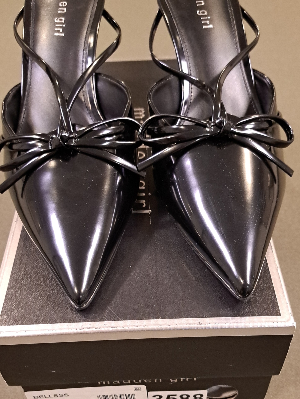 Madden Girl Bellsss Black Box Pumps - Color: Black - Size: 10 - Picture 4 of 10